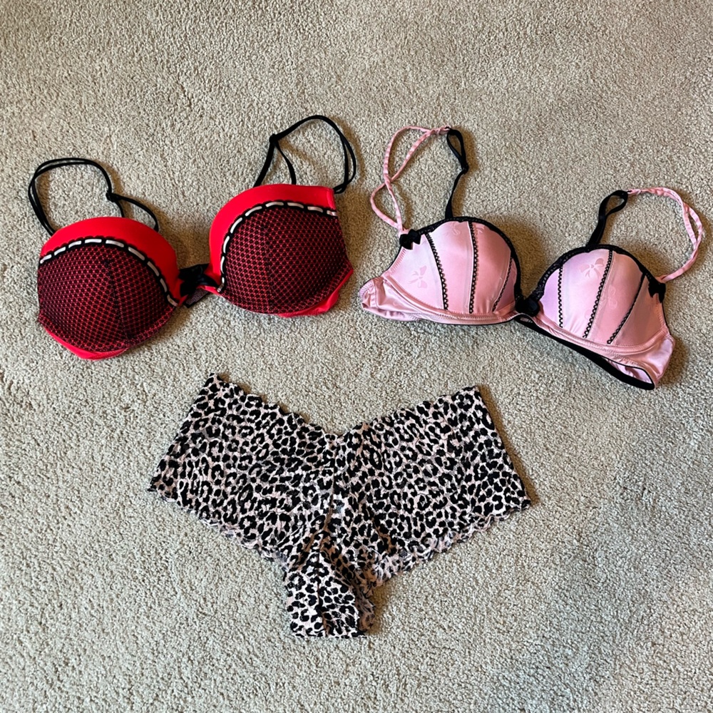 Victoria’s Secret Set- 2 push up bras with matching leopard lace panties.